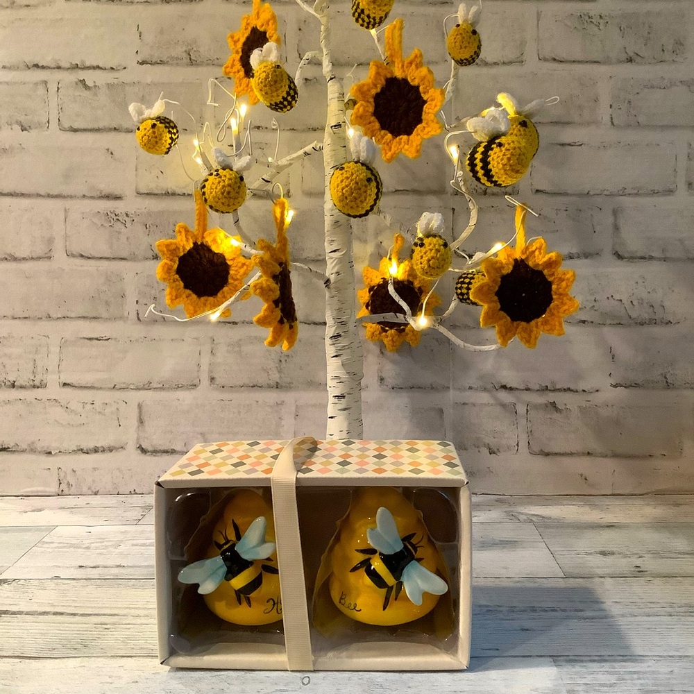 Blue Sky Ceramic Bee Salt & Pepper Shaker Set